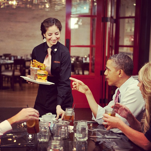 Traz esse hambúrguer lindão pro papai Obama aqui, traz