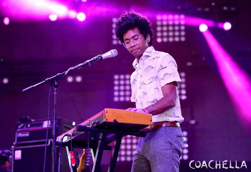 Toro y Moi fazendo todo mundo dançar