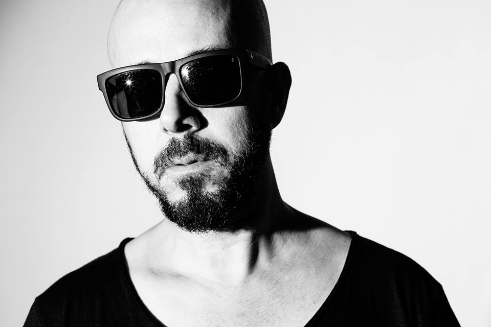 "Acho que já ajudou muitos organizadores de evento a ganhar muito dinheiro, o que já não parece mais acontecer! O EDM nunca me ajudou em nada, pelo contrário sempre que acontece alguma negociação que tem algo de EDM e meu nome está junto, eu sou banido. Um fato interessante que vem acontecendo aqui no Brasil com os DJs que tocam este estilo, muitos deles andam falando que tocam techno e underground, isso não é legal. E o engraçado é que eu nunca vi os caras falando que tocam EDM, será por quê?".