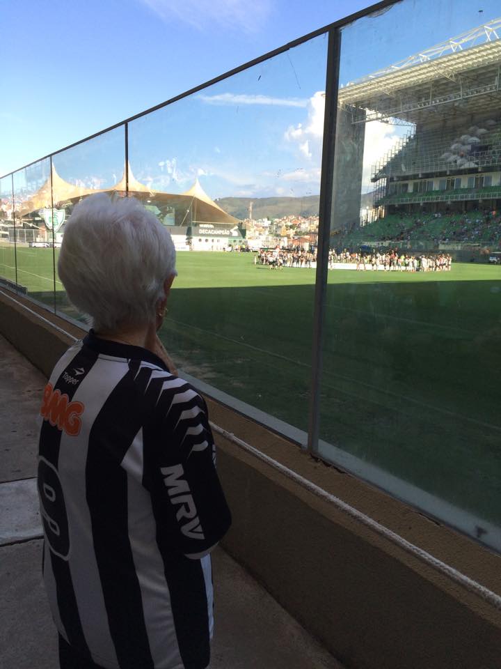Vovó do Galo faz sucesso nos jogos do Atlético-MG