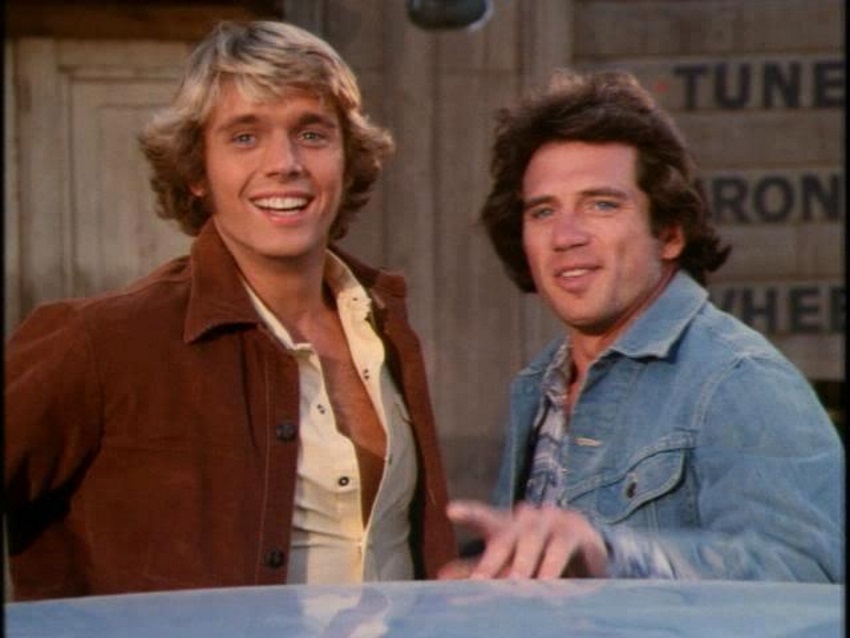 Tom Wopat e John Schneider estrelaram a série