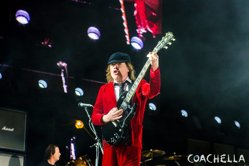 Angus Young fazendo mais um show à parte na apresentação do AC/DC