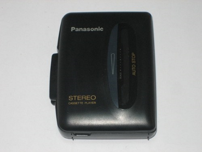 ... Sabe que, antes de as pessoas ouvirem música no smartphone, elas ouviam música em uma invenção japonesa chamada <b>Walkman</b>, que tocava fita cassete. Nos anos 90, era o melhor amigo de qualquer adolescente que curtia som
