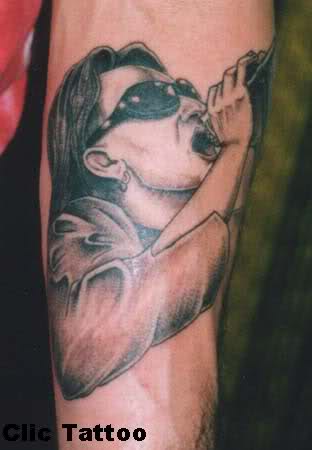 Bono Vox ou Layne Stanley? Estamos confusos
