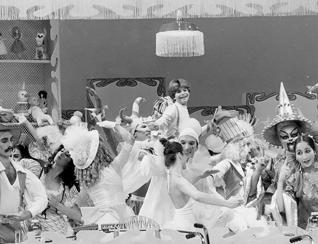 A menina Aretha continuava estrelando a linha de especiais infantis da Globo, liderando o elenco de cantores e bailarinos