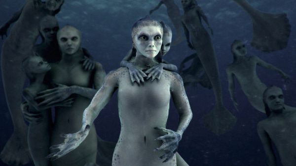 O falso documentário é tão bem feito que depois de assisti-lo se tem a impressão de que sereias de fato existem e estão entre nós. 

Com a entrevista de um suposto cientista que lideraria uma equipe de pesquisadores,  o filme  
explora a hipótese de haver primatas que se adaptaram ao ambiente marinho depois de inundações no Planeta. 

Foi ao ar no Animal Planet. 