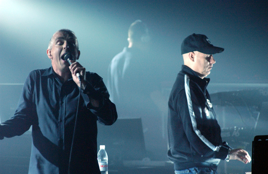 Domino Dancing, do Pet Shop Boys, é um dos hits dos anos 80 que hoje levanta qualquer pista. A versão deles para Aways on My Mind, famosa com Elvis, também envelheceu bem.