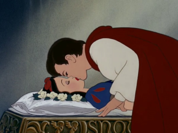Quanto ao universo Disney, no começo os beijos eram usados pelos príncipes para acordar do sono da morte as princesas...