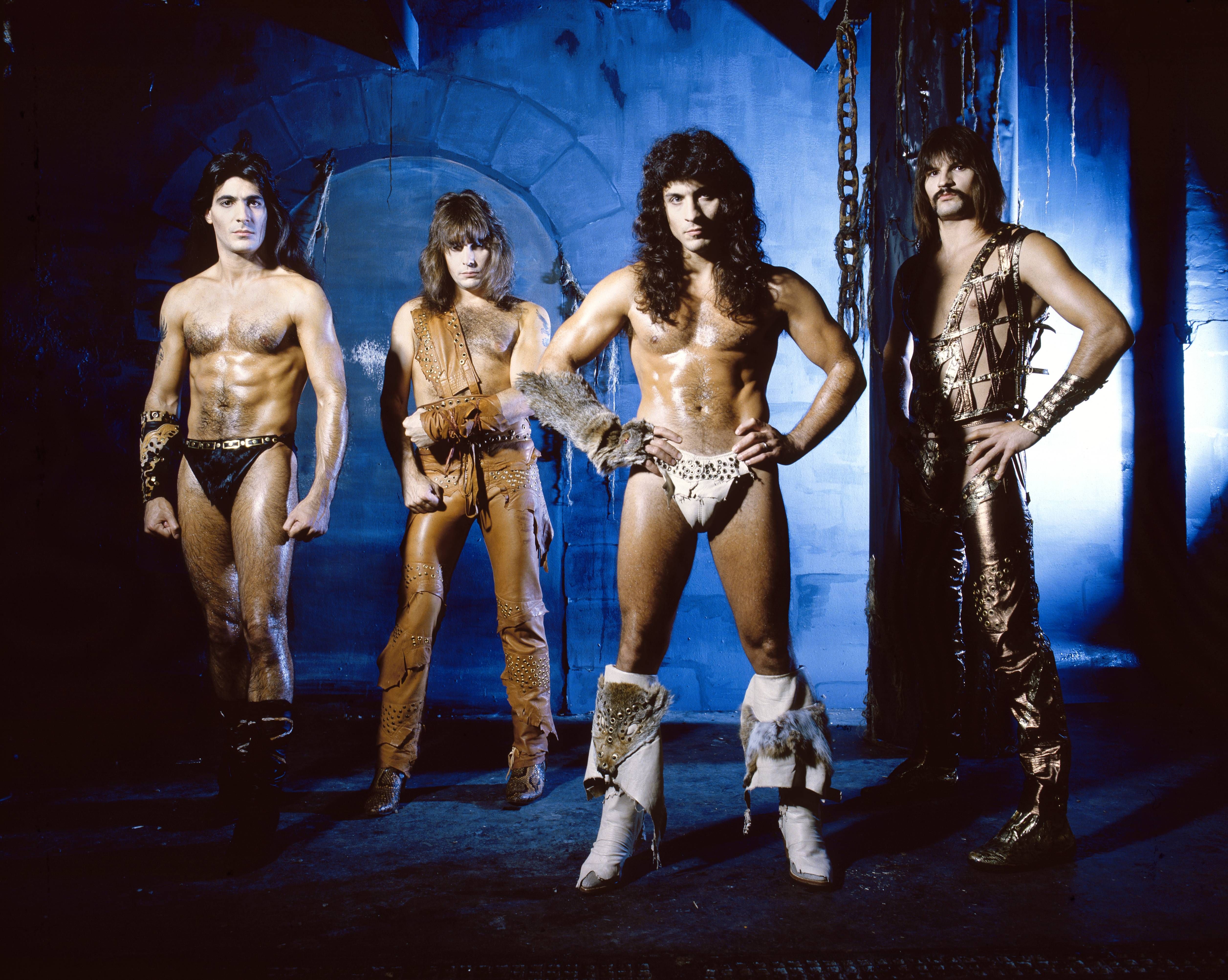 Eles também têm o recorde por o espectáculo mais longo do heavy metal, depois de terem tocado por cinco horas e um minuto na Bulgária, em 2008.