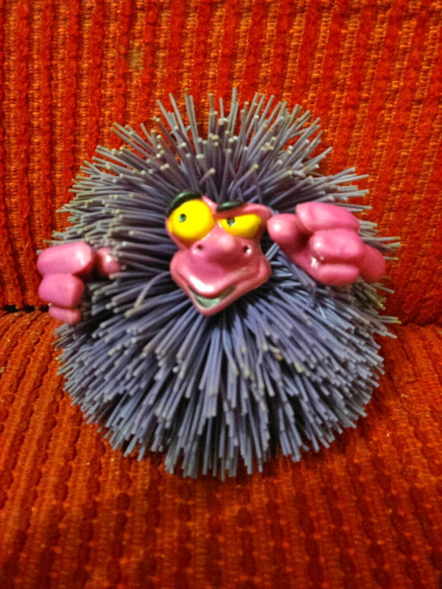 O Fluffy era um brinquedo muuuuito gostoso de ficar apertando e mexendo, mas logo encardia e sua mãe arrancava ele de você.