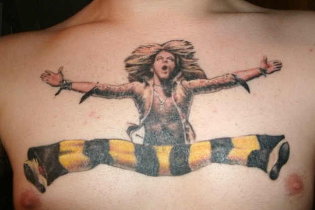 O ex-Van Halen em sua pose preferida. Cada um com o seu gosto, não?