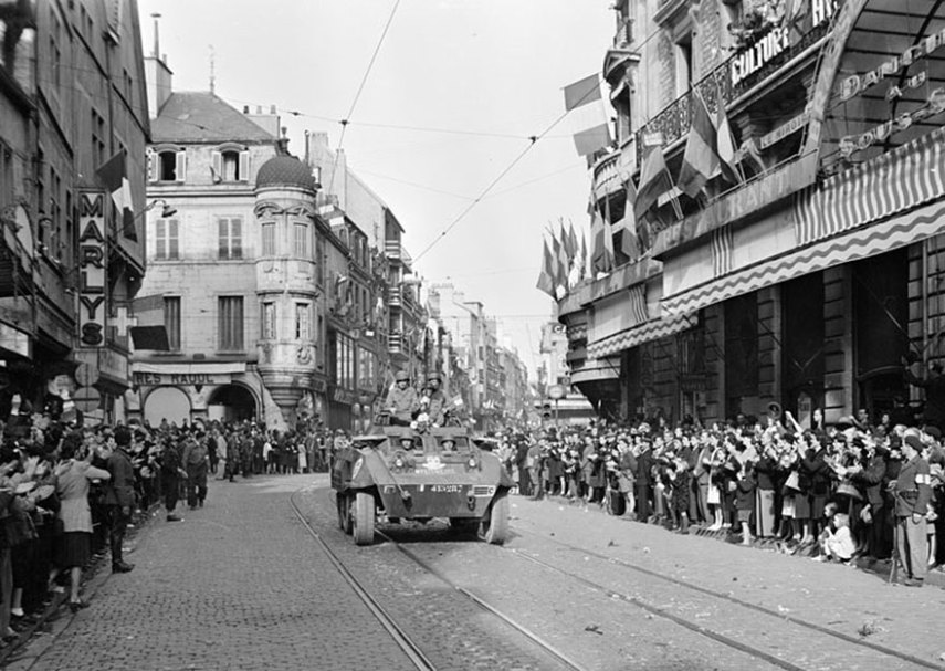 Em setembro de 1944, os Aliados desfilaram na cidade para um grande público.