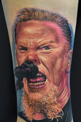 O vocalista do Metallica com um olho no peixe e outro no gato