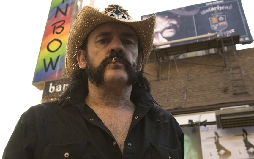 Resposta: 

O vocalista possui diabete e não se preocupa muito em controlar a doença. Cuidado, Lemmy!