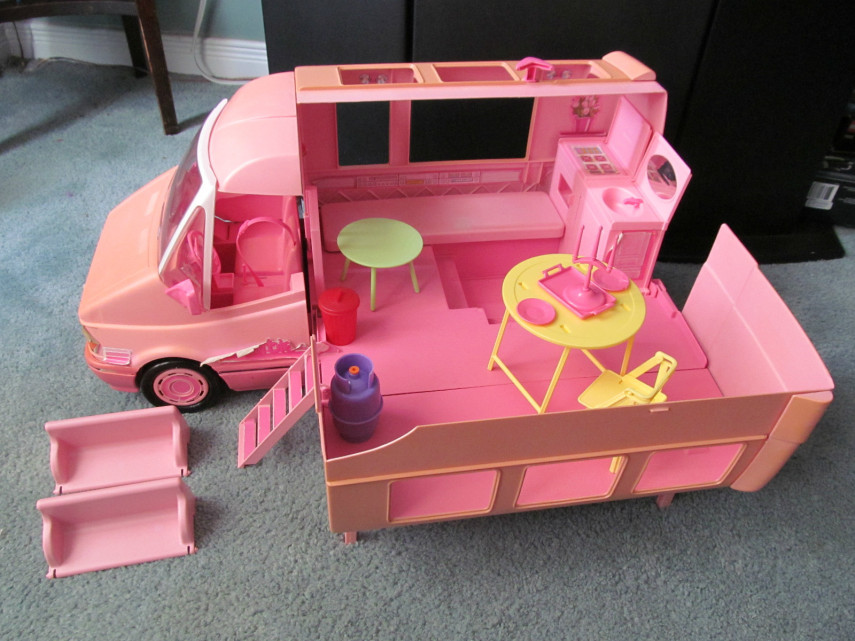 Era coisa fina também e um bom complemento pra mansão que a Barbie morava!
