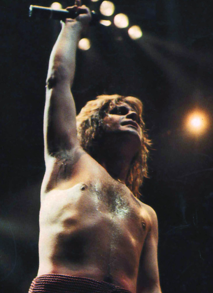 Essa é fácil! Qual animal (vivo) Ozzy mordeu a cabeça durante um show?

a) Um coelho

b) Um morcego

c) Um rato

d) Um jacaré