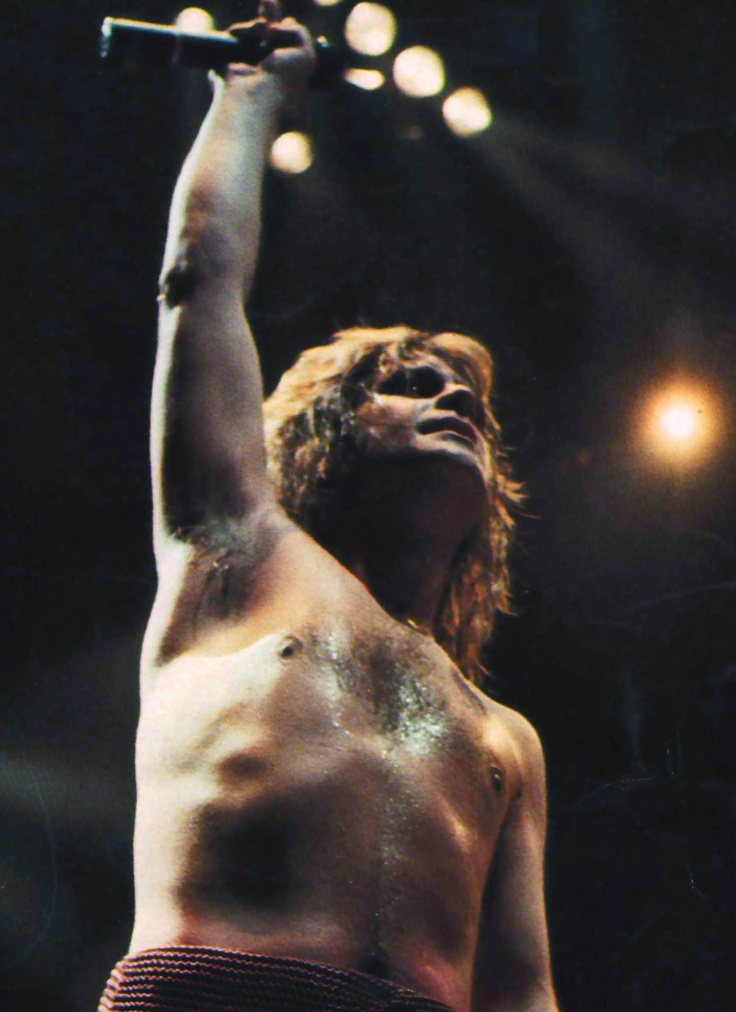 Essa é fácil! Qual animal (vivo) Ozzy mordeu a cabeça durante um show?

a) Um coelho

b) Um morcego

c) Um rato

d) Um jacaré