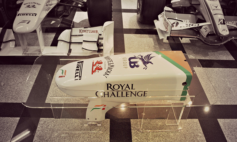Bico de carro da Force India foi colocado dentro de mesa

Preço: £ 3.700