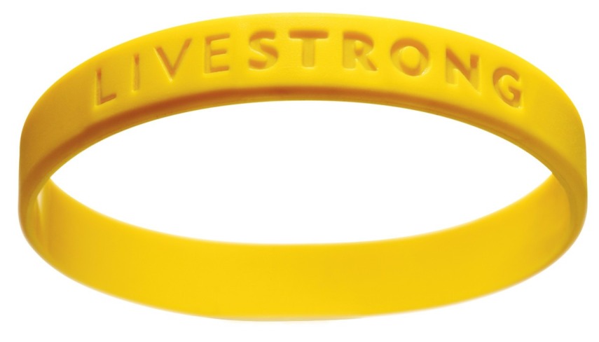 A pulseirinha de silicone Live Strong foi lançada pela Nike, em conjunto com o ex-ciclista Lance Armstrong, em 2004.Rapidamente ela virou moda, porém era muito cara pela simplicidade do material, e pouquíssimas pessoas tinham acesso ao modelo original no Brasil.