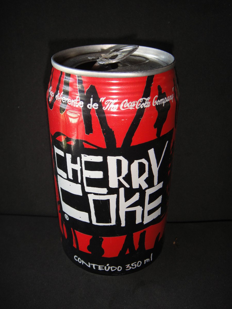 Coca-Cola com cereja? Até hoje o produto é um baita sucesso nos EUA, mas aqui a moda não pegou muito bem. Mesmo assim, muita gente jura que foi um dos melhores refrigerantes lançados, então ele não podia ficar fora dessa lista.