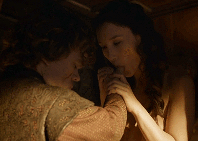 Não poderíamos deixar de colocar Tyrion Lannister nessa lista. Escolhemos então as cenas que protagoniza com a prostituta Shae.