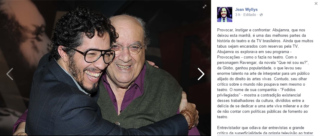 Provocar, instigar e confrontar: Abujamra, que nos deixou esta manhã, é uma das melhores partes da história do teatro e da TV brasileiros. Ainda que muitos tabus sejam encarados com reservas pela TV, Abujamra os explorava em seu programa - Provocações - como o fazia no teatro. Com o personagem Ravengar, da novela "Que rei sou eu?", da Globo, ganhou popularidade, o que levou seu enorme talento na arte de interpretar para um público alijado do direito às artes vivas. Contudo, seu olhar crítico sobre o mundo não poupava nem mesmo o teatro. O nome de sua companhia - "Fodidos privilegiados" - mostra a contradição existencial desses trabalhadores da cultura, divididos entre a delícia de se dedicar a uma arte viva milenar e a dor de não contar com políticas públicas de fomento ao teatro.
Entrevistador que odiava dar entrevistas e grande crítico da superficialidade da própria televisão ao tratar das vulnerabilidades sociais, deu-me o privilégio de também ser provocado (https://youtu.be/ADS3PtMjAxI).
Ironicamente falamos sobre morte naquela ocasião. Hoje faço justiça à nossa foto.
