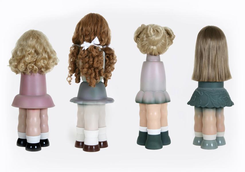 Bonecas a, b, c, d, Série Ilegais, 2010