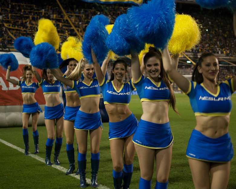 Las Boquitas, as famosas cheerleaders do Boca Juniors