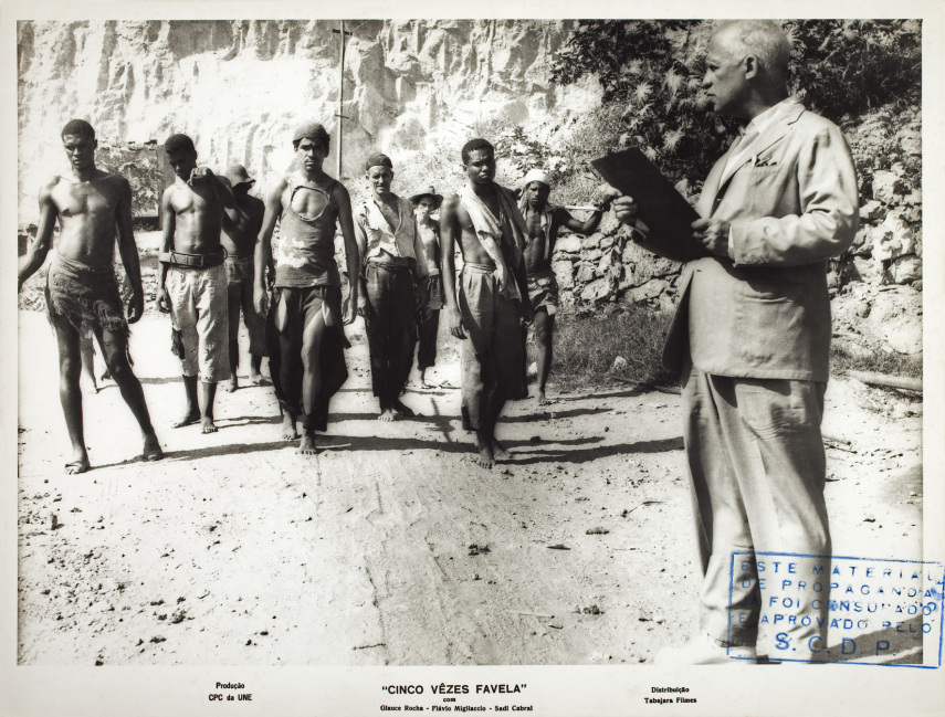 Longa-metragem em cinco episódios, as histórias revelam possibilidades de desenvolvimento da consciência política na favela do Brasil dos anos 60. 

O filme é uma produção do CPC – Centro Popular de Cultura da União Nacional dos Estudantes, inspirada pelo curta de Joaquim Pedro de Andrade, Couro de Gato, que compõem o longa. 