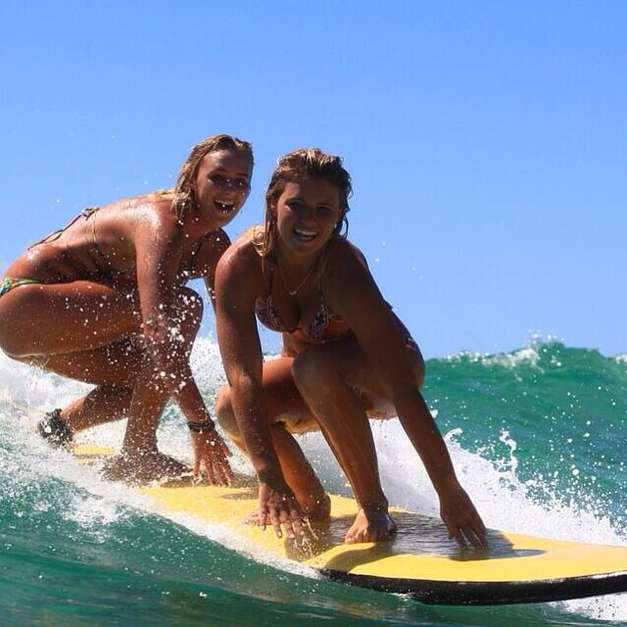 Irmãs australianas surfistas fazem sucesso nas redes sociais