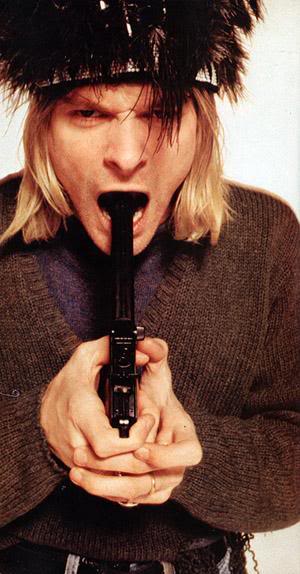 Kurt  não tinha medo e posava para fotos com um revólver na boca, sempre com a intenção de causar um mal estar na sociedade. Após seu suicídio, ninguém ( ou quase ninguém) mais repetiu a foto.