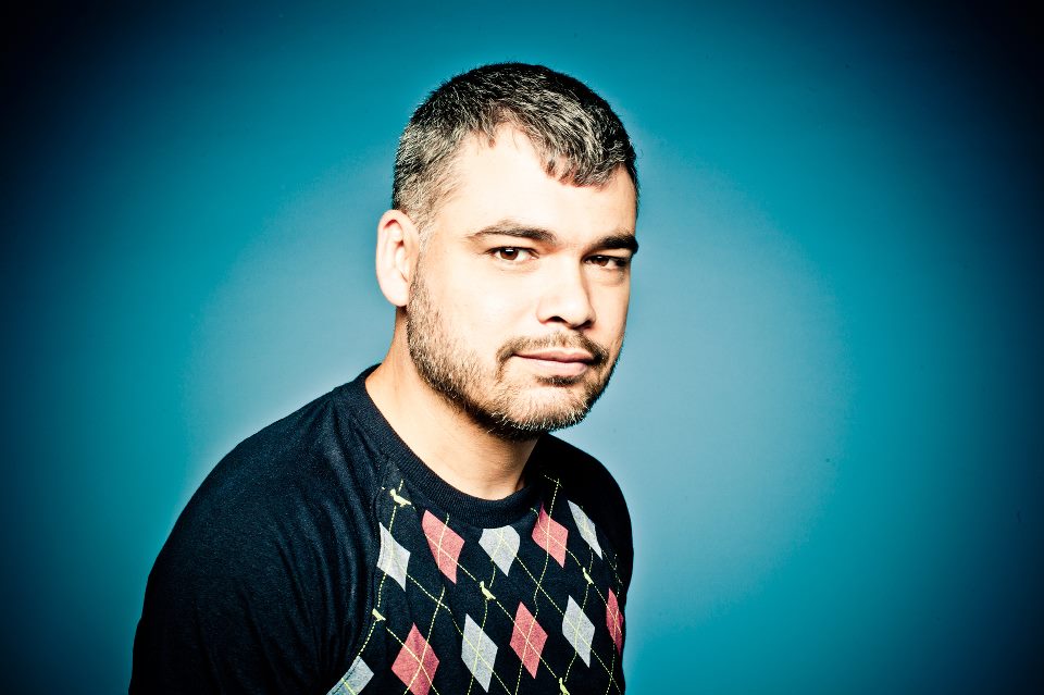 "Eu acho que pelo lado da visibilidade no geral, musicalmente a EDM está ocupando o lugar da música pop (você consegue ver isso pela quantidade de artistas da música pop usando a EDM para alavancar suas músicas e a entrada de vários DJs no mercado fonográfico, contratos com grandes gravadoras e cachês altos). Na parte de captação de patrocínio também houve um aumento significativo de marcas querendo estar associadas, seja com artistas ou até mesmo festivais do gênero. Houve também um entendimento maior da grande mídia, mesmo que ainda meio errado. Ela se preocupa mais em saber como funciona este mundo em particular. Por outro lado, também compartilho que existe em alguns momentos uma visão errada sobre esta coisa de Super Star DJ, que muitas vezes pode atrair pessoas que nada tem a ver com isso só por conta da grana ou até mesmo do "glamour". Hoje talvez o que incomode tanto é a falta de bom senso de saber que esta profissão não dura somente a noite que você toca, mas continua no seu dia a dia com muito trabalho."