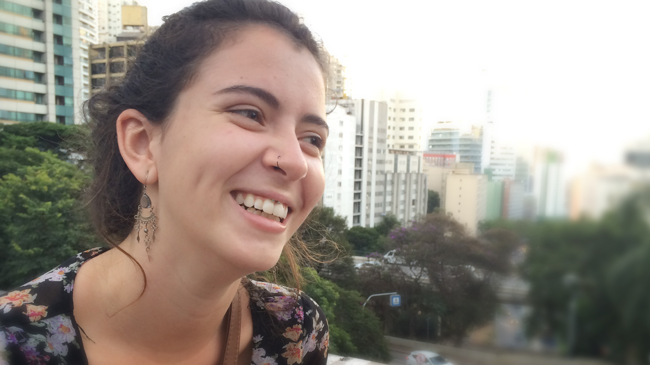 <b>Pior mentira que ouviu: </b>Eu tenho um amigo que mente muito. Ele me disse, uma vez, que foi para Nova York, e um amigo dele o desafiou a falar "bomb" (bomba, em inglês). Ele diz que a SWAT chegou para bater nele e tudo o mais.
<b>Pior mentira que contou: </b>Minha mãe adorava uma crocs de couro muito feia, que eu odiava. Quando eu tinha 12 anos, eu joguei a crocs no meio do mato e disse que o cachorro comeu.