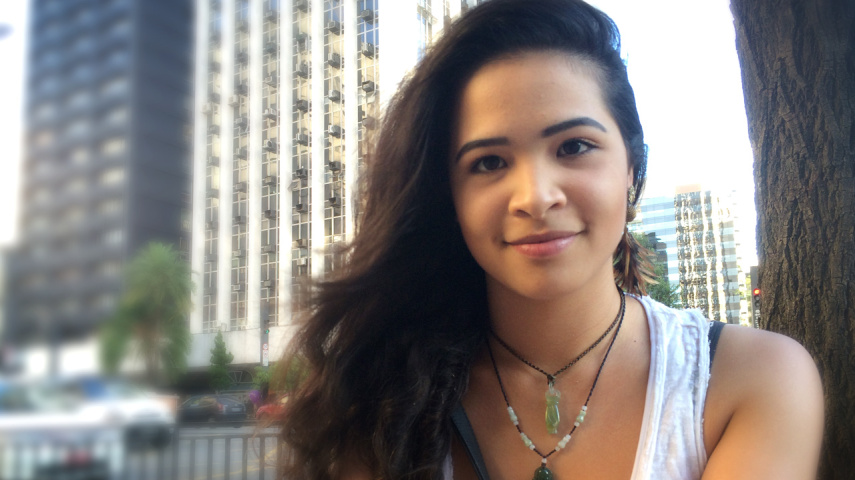 <b>Pior mentira que ouviu: </b>Quando eu era pequena, meu irmão inventava muitas histórias, e eu sempre acreditava. Ele dizia que as bolas laranjas em fios elétricos eram bolas de basquete. Ele dizia que havia tido um torneio na estrada e uns jogadores muito fortes haviam jogado as bolas lá no alto.
<b>Pior mentira que contou:</b> Eu já menti para proteger meu irmão. Uma vez, ele quebrou o vidro do carro do meu pai, e eu disse que um pássaro havia caído na janela.