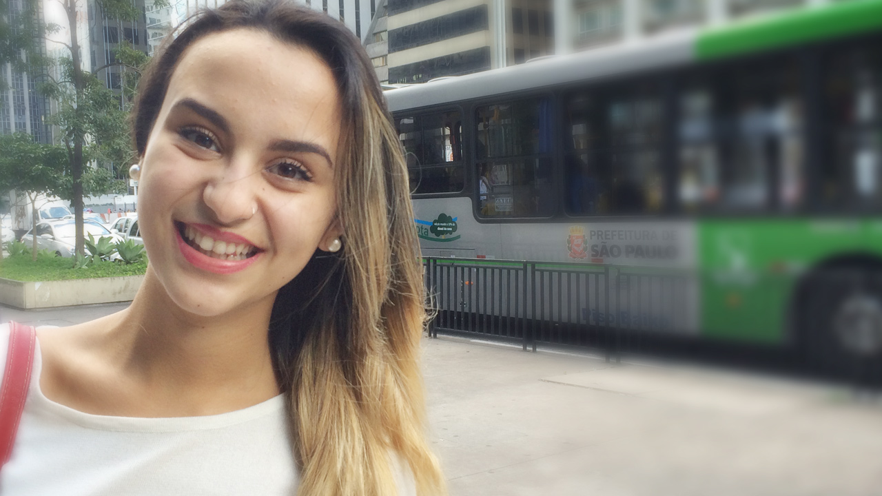 <b>Pior mentira que ouviu:</b> Uma vez, uma amiga minha disse que foi para um cruzeiro e conheceu um príncipe encantado. Ela mostrou fotos de outro cara na internet, mas era tudo mentira.
<b>Pior mentira que contou:</b> Eu disse para os meus pais que estava estudando no cursinho, mas fui a uma festa. Eles descobriram, porque eu cheguei alterada em casa. Fiquei muito mal por isso.