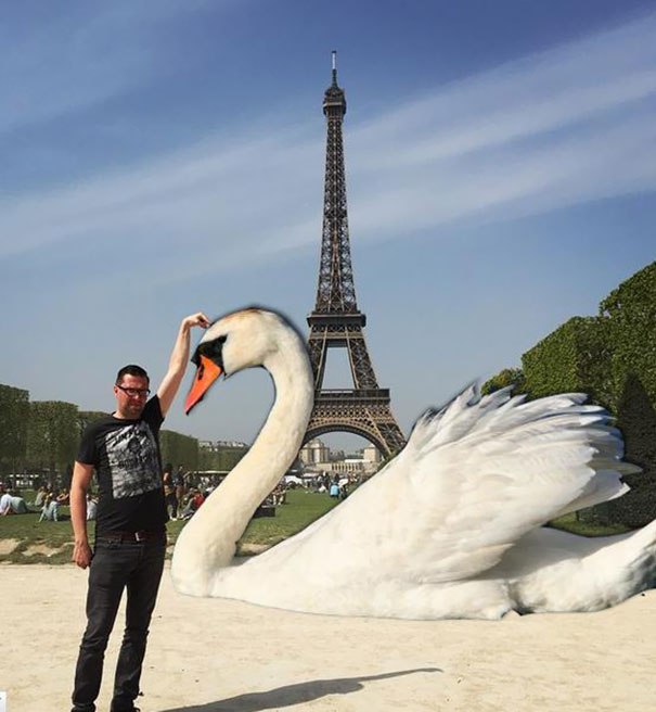 O holandês Sid Frisjes pediu a usuários do 4Chan que editassem a torre Eiffel para ficar debaixo de seu dedo