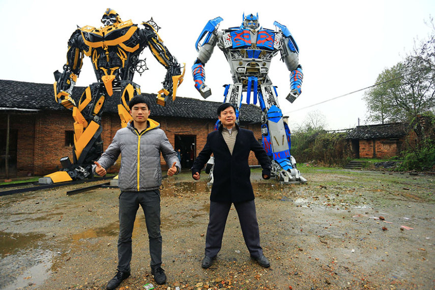 Lu Yingyun e o pai Yu Zhilin ganham mais de US$ 150 mil por ano com os robôs de sucata