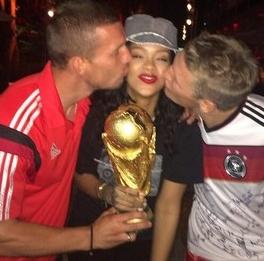 Levando beijinho dos boys