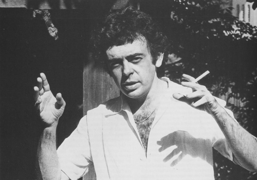 Eryk Rocha foi buscar nos arquivos do  ICAIC (Instituto Cubano del Arte e Industria Cinematográficos) entrevistas com de seu pai, Glauber Rocha, que dirigiu clássicos do cinema brasileiro, como Terra em Transe (1967) e Deus o Diabo na Terra do Sol (1963). 

O filme, que estrou em 2002, é um  ensaio sobre o papel dos intelectuais na América Latina baseado nos anos em que seu pai ficou exilado em Cuba, de 1971 a 1972.

 <a href=