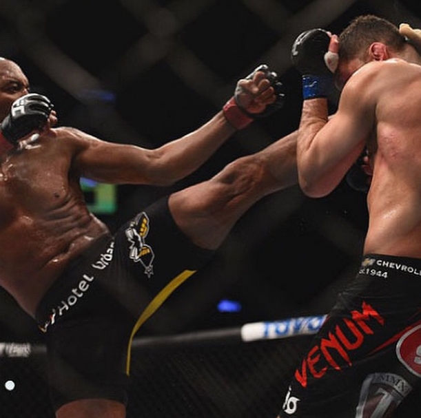 37-Como já era esperado, Anderson Silva venceu Nick Diaz e retornou ao UFC com uma vitória, como nos velhos tempos. Mas...