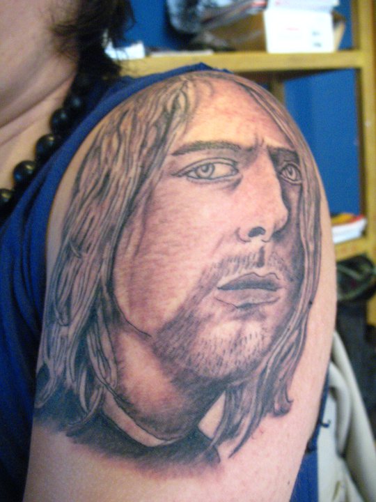 Alguém lembra do vocalista do Nirvana com essa barba?