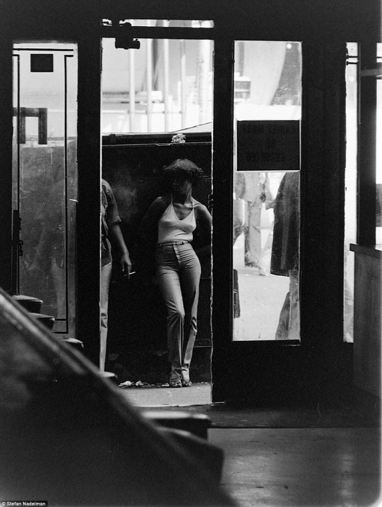 Imagens feitas de dentro do Bar Terminal, na década de 70, pelo atendente Sheldon Nadelman