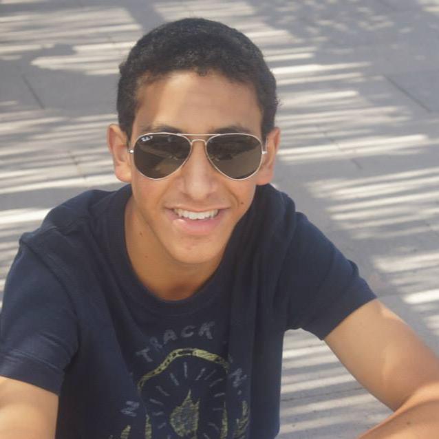 Essa é a última foto que o Nissim colocou no Facebook. Em 2013. Aparentemente, os pais dele o proibiram de brincar na internê depois do sucesso do vídeo... Chatiada