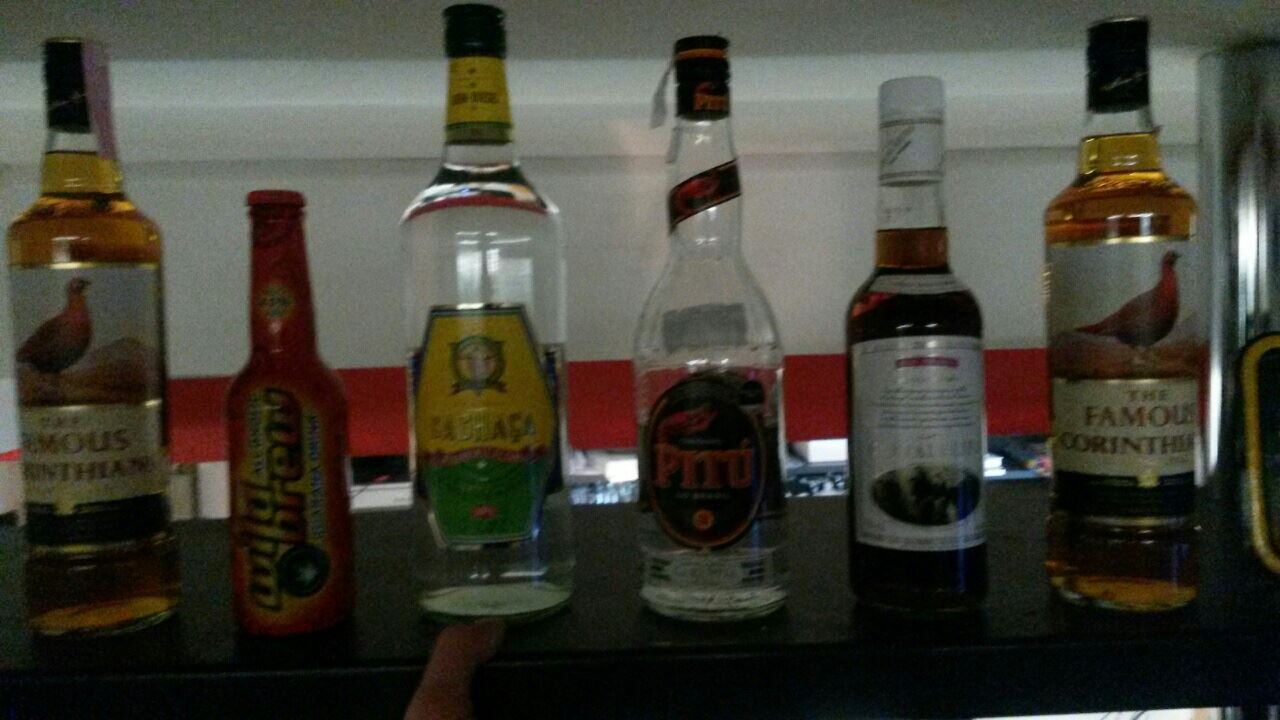 O Caffe Bar Corinthians serve bebidas brasileiras