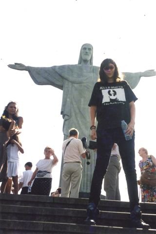 E claro, só no Brasil poderia rolar essa foto! Gabba Gabba Hey!