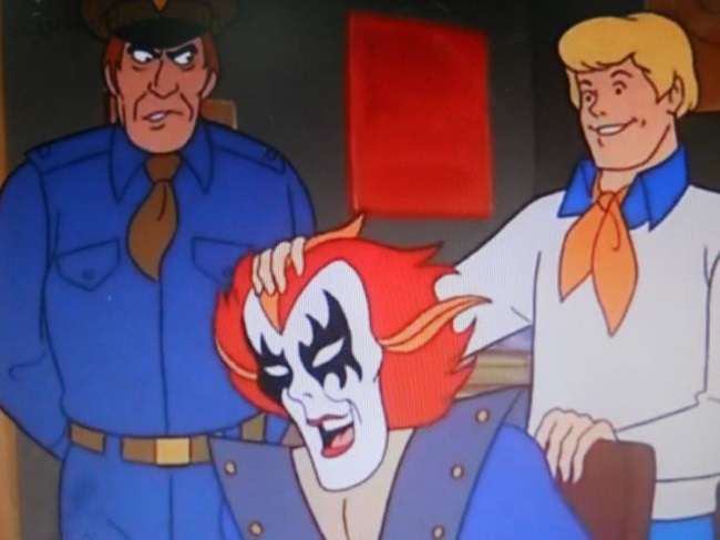 E nos anos 70, um dos episódios de Scooby-Doo tinha como vilão um personagem que usava uma maquiagem bem 