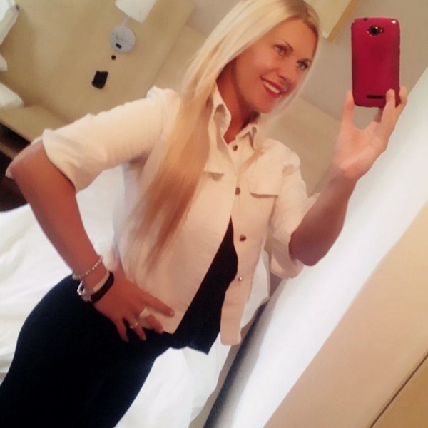 Bem, ela se mudou definitivamente para o Brasil e está morando em São Paulo. Com 33 anos, ela se separou recentemente do marido e quer retomar a carreira artística