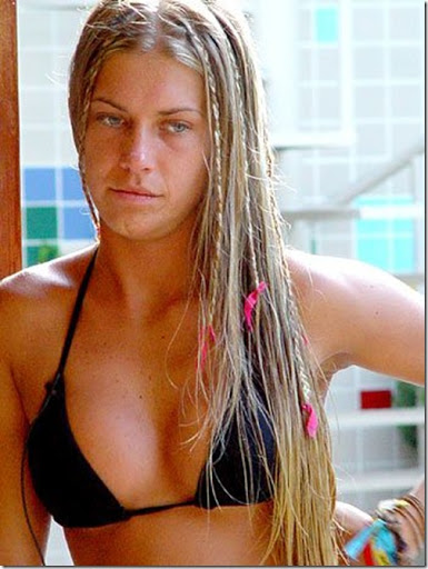 Antonela simplesmente deixou homens e mulheres babando durante o BBB4. Linda e loira, ela fez sucesso e posou para a Playboy na época, em 2004