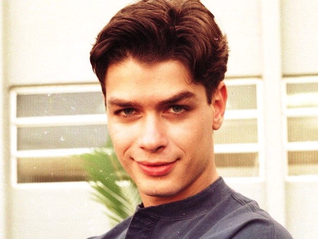 Outro que derreteu corações quando esteve em Vamp era Fábio Assunção. Mas esse não sumiu e fez você passar todos os anos 90 sonhando com seus olhos azuis.