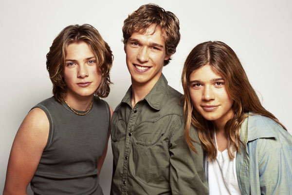 Mais uma boy band teen cujos membros derreteram corações. Confesse, você já foi apaixonada por um dos irmãos Hanson.